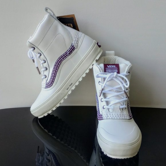 Vans HP 🎃😈// NWT Mid Snow MTE Boot in Marshmallow/Burgundy - Picture 13 of 15